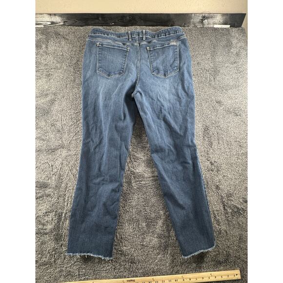 Eddie Bauer Slightly Curvy Straight Leg Jeans Women’s 18 Blue - Picture 2 of 4